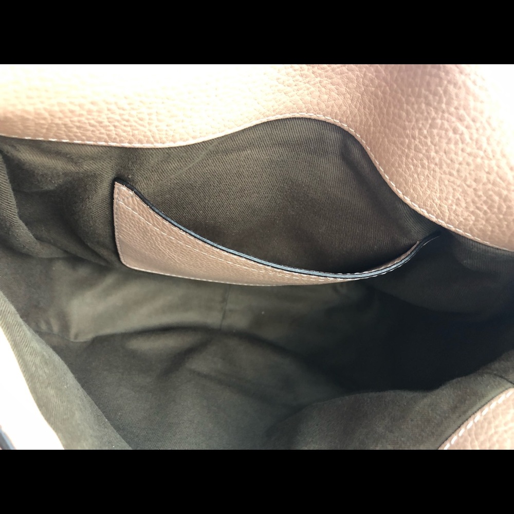 CHLOÉ
Medium Marcie Leather Crossbody Saddle Bag - Picture 6 of 12